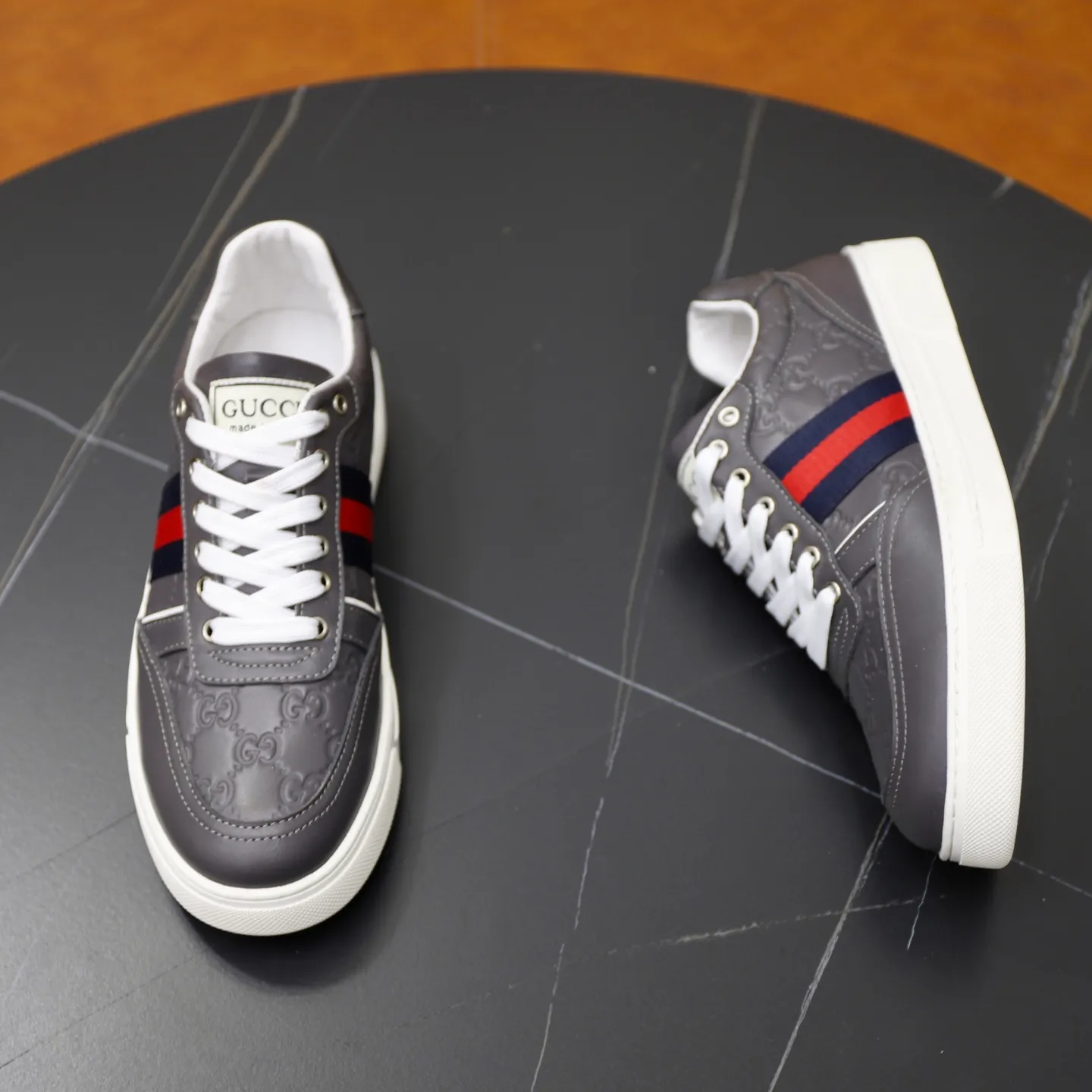 Ex-factory price: 440💰🙅‍♂️🙅‍♂️🙅‍♂️ Brand: GUCCI Standard code: 38-44 (45 customized) Grade: Same as the official website Material: Original leather splicing Comfortable and breathable sheepskin lining Original wear-resistant outsole Style category: Men's fashionable casual shoes Running sneakers Distinguished luxury brand elements Top luxury Color: actual picture color
